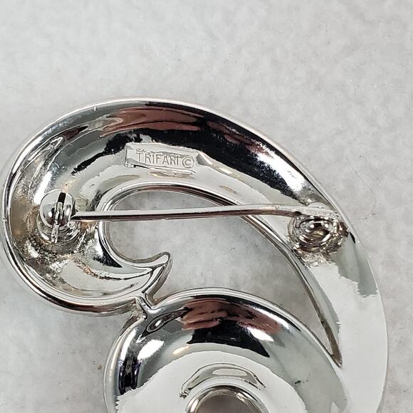 Vintage Trifari Brooch Silver Tone Swirl Pin Wave Mid Century - Picture 7 of 8